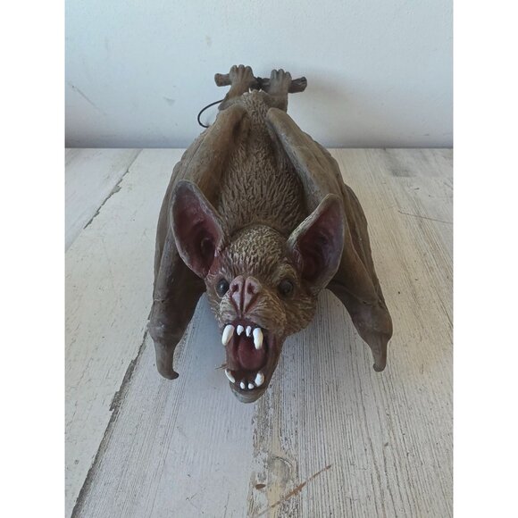 Vintage realistic rubber hanging bat Halloween lifelike life size unique - Picture 5 of 9